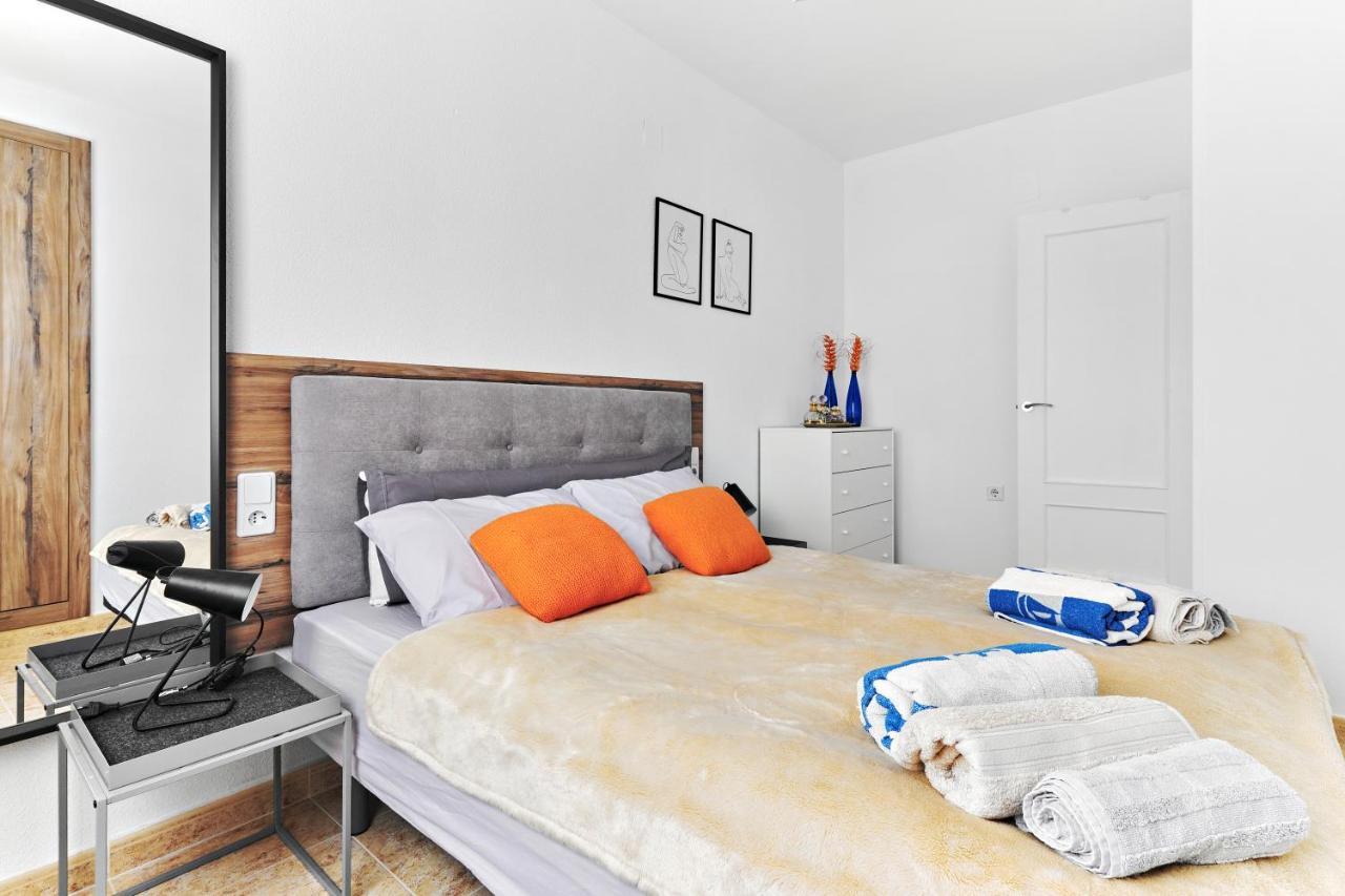 Cozy Apartment Near Playa Del Cura In ตอร์เรเวียคา ภายนอก รูปภาพ
